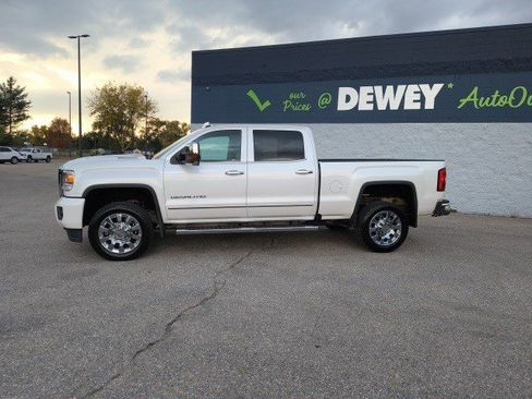 Used 2019 GMC Sierra 2500 Denali w/ Duramax Plus Package image 2