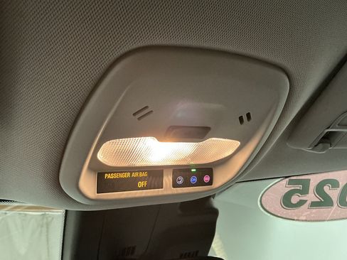 Used 2025 Chevrolet Trax LS w/ LS Convenience Package FWD image 18