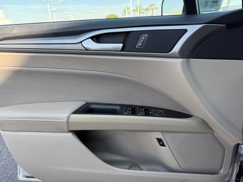 Used 2018 Ford Fusion SE FWD image 13