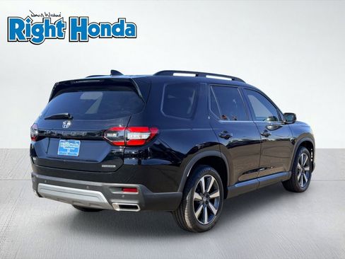 Certified 2025 Honda Pilot Touring image 8
