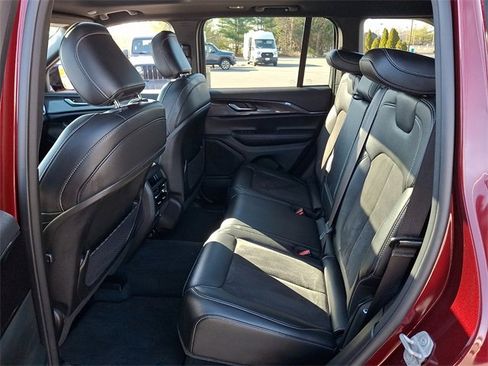 Used 2023 Jeep Grand Cherokee Altitude image 10