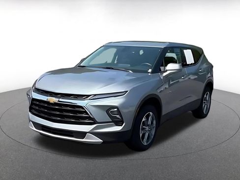 Used 2025 Chevrolet Blazer LT FWD image 7