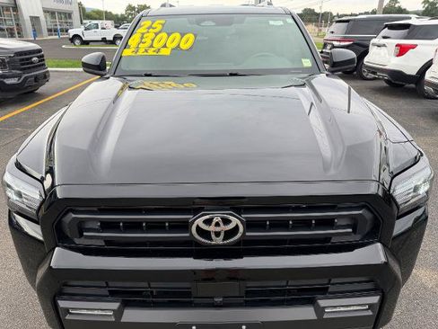 Used 2025 Toyota 4Runner SR5 AWD/4WD image 5