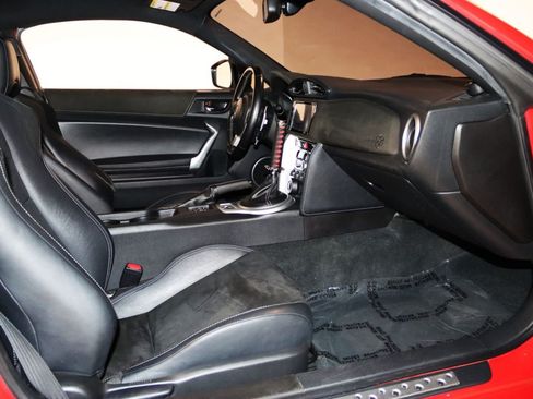 Used 2020 Toyota 86 RWD image 48