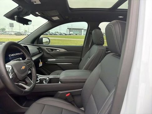Used 2026 Chevrolet Traverse LT w/ Sun and Wheel Package image 11
