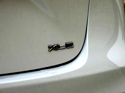 Used 2013 Toyota Avalon XLE image 9