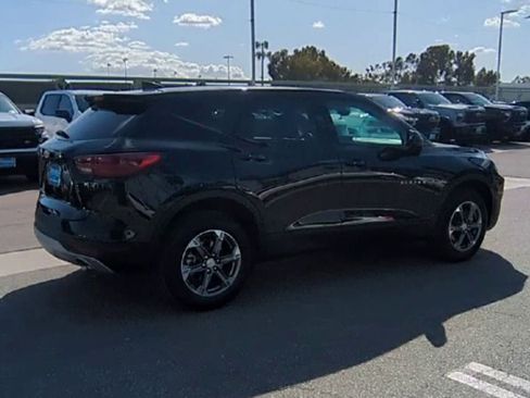 Certified 2025 Chevrolet Blazer LT AWD/4WD image 8