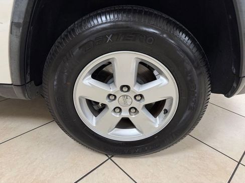 Used 2011 Jeep Grand Cherokee Laredo image 18