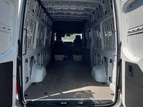 Used 2022 Mercedes-Benz Sprinter 2500 image 7