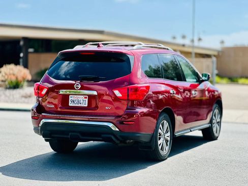 Used 2019 Nissan Pathfinder SV w/ Cargo Package FWD image 5