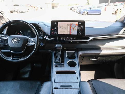 Certified 2023 Toyota Sienna XSE w/ XSE Plus Package FWD image 13