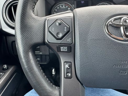 Used 2018 Toyota Tacoma TRD Off-Road w/ Technology Package image 27