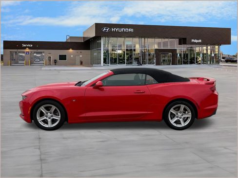 Used 2020 Chevrolet Camaro LT image 2