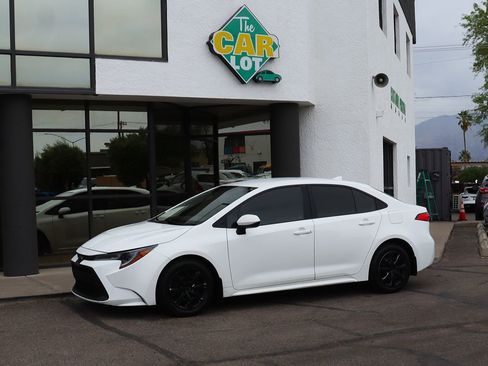 Used 2021 Toyota Corolla LE image 6