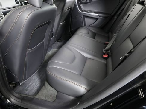 Used 2016 Volvo V60 T5 Cross Country Platinum image 17
