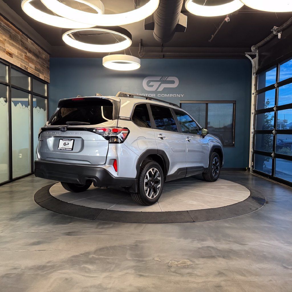 Used 2025 Subaru Forester Premium AWD/4WD image 3