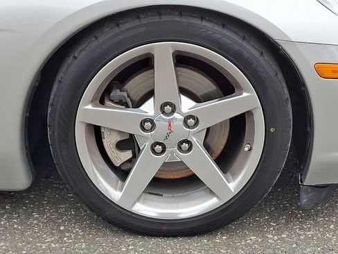 Used 2005 Chevrolet Corvette Coupe w/ Preferred Equipment Group RWD image 25