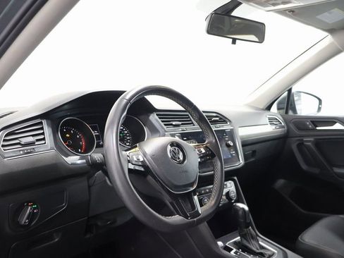 Used 2021 Volkswagen Tiguan SE image 15