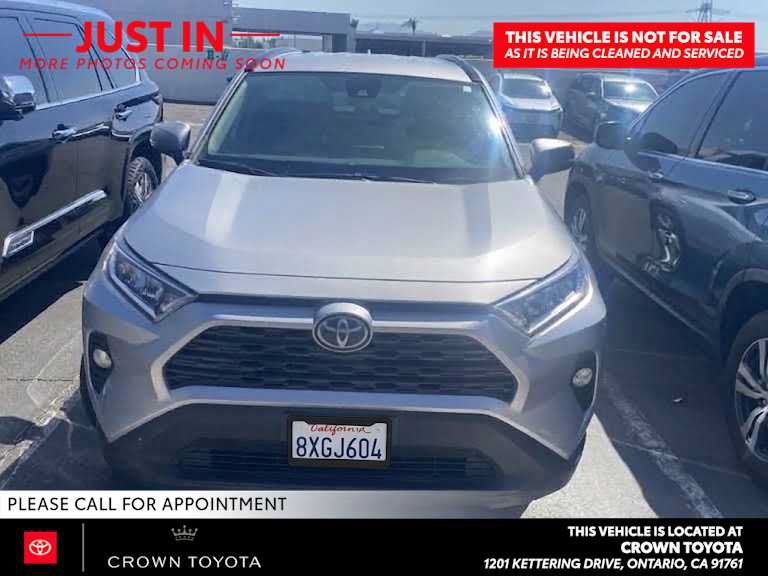 Used 2021 Toyota RAV4 XLE FWD image 2