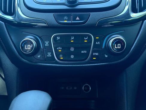 Used 2022 Chevrolet Equinox RS w/ LPO, Floor Liner Package AWD/4WD image 33