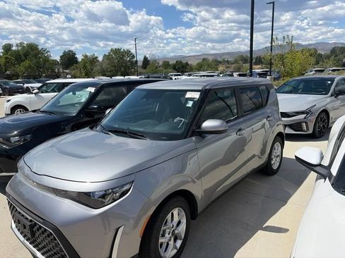 Certified 2025 Kia Soul LX w/ LX Technology Package FWD image 2