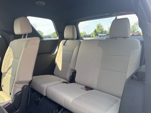 Used 2023 Chevrolet Traverse LS image 17