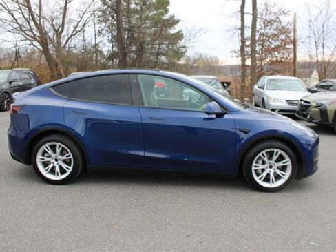 Used 2021 Tesla Model Y Long Range image 9