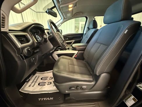 Used 2018 Nissan Titan SV w/ SV Convenience Package RWD image 25