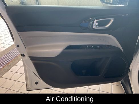 Used 2024 Jeep Compass Limited AWD/4WD image 8