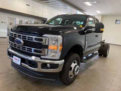 New 2025 Ford F350 XL w/ XL Chrome Package image 4