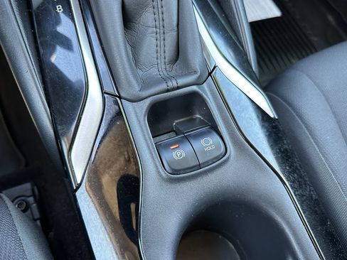 Used 2022 Toyota Corolla LE FWD image 32
