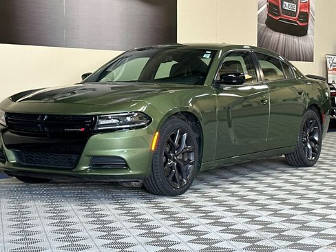 Used 2019 Dodge Charger SXT w/ Plus Group RWD image 8