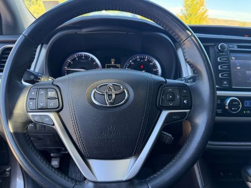 Used 2016 Toyota Highlander Limited FWD image 32