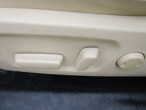 Used 2015 Toyota Highlander XLE FWD image 21