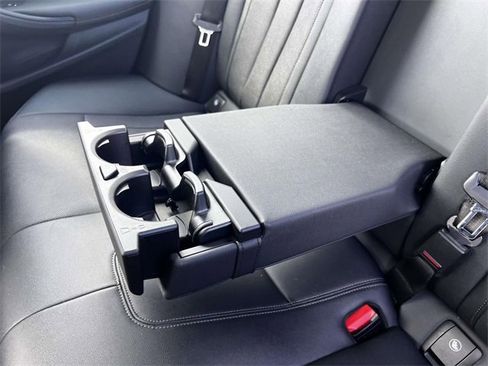 Used 2022 BMW 530e w/ Premium Package image 15