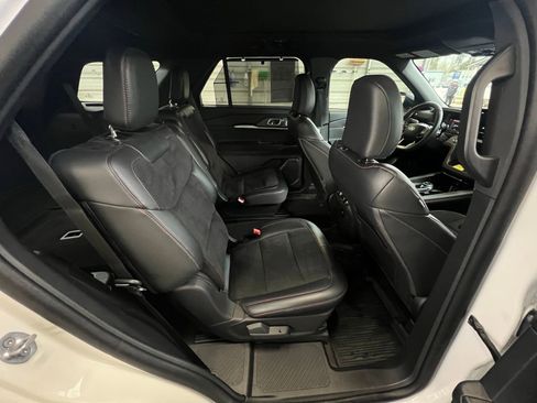 Used 2025 Ford Explorer ST image 18
