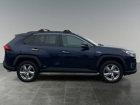 Used 2020 Toyota RAV4 Limited image 9