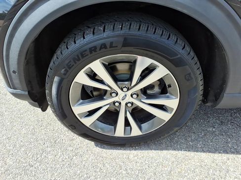 Used 2020 Ford Explorer Platinum w/ Premium Technology Package AWD/4WD image 11