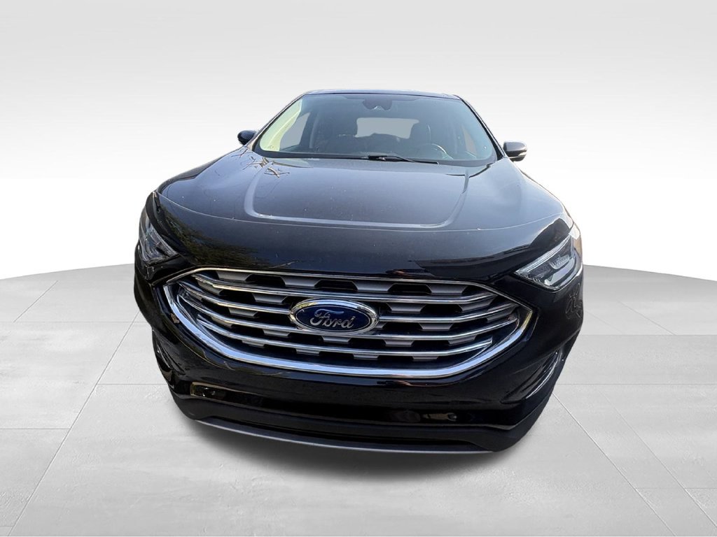 Used 2024 Ford Edge Titanium AWD/4WD image 2