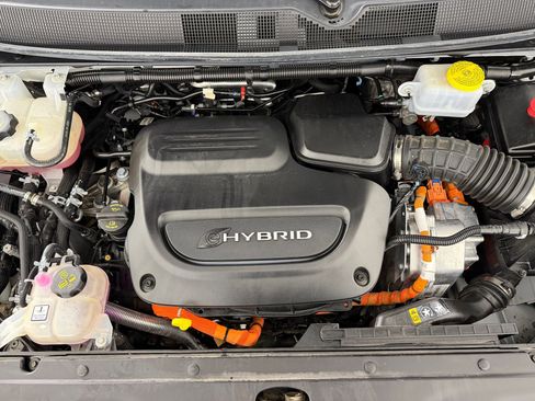 Used 2022 Chrysler Pacifica Touring-L image 32