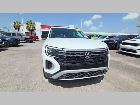 Used 2024 Volkswagen Atlas Peak Edition SE AWD/4WD image 36