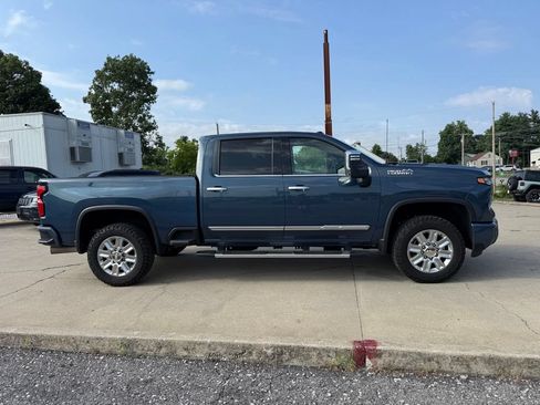 Used 2025 Chevrolet Silverado 2500 High Country w/ High Country Premium Package AWD/4WD image 5