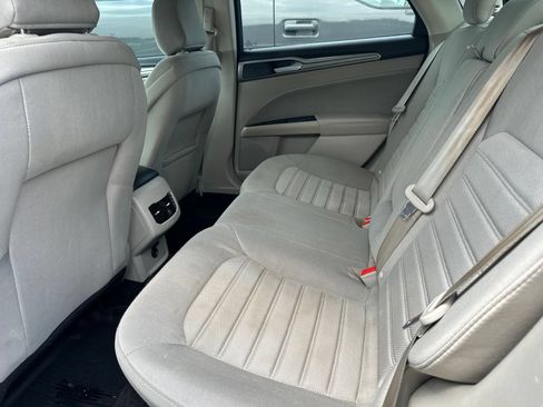 Used 2020 Ford Fusion SE FWD image 9