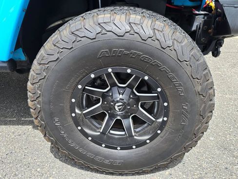 Used 2017 Jeep Wrangler Unlimited Sahara AWD/4WD image 15