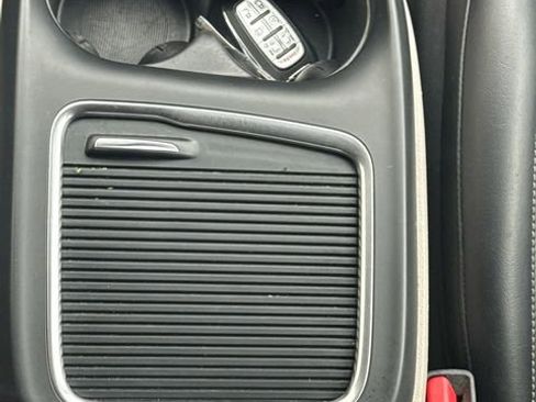 Used 2023 Chrysler Pacifica Touring-L image 31