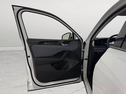 New 2025 Volkswagen Tiguan SE image 20