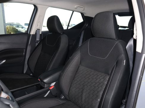 Used 2021 Nissan Kicks SV image 31