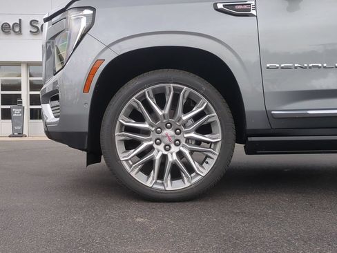 New 2026 GMC Yukon XL Denali w/ Denali Reserve Package AWD/4WD image 16