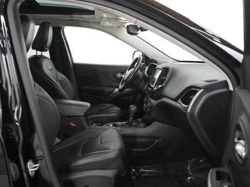 Used 2019 Jeep Cherokee Limited w/ Technology Group AWD/4WD image 11