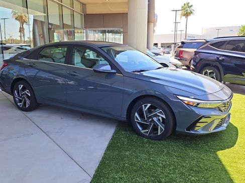 New 2026 Hyundai Elantra Limited FWD image 7